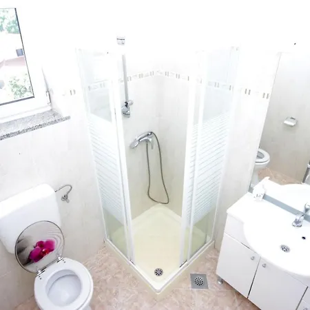 Fjolla Apartman