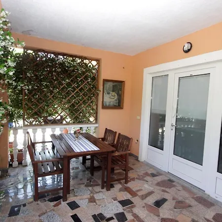 Fjolla Apartman