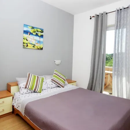 Apartman Fjolla *